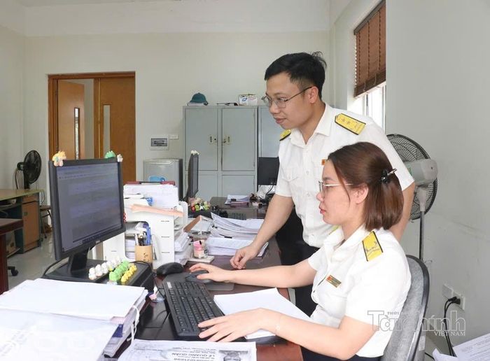 Nhiều thủ tục hành chính trong lĩnh vực thuế, hải quan được thay thế, bãi bỏ để phù hợp với quy định mới. Ảnh: Văn Học