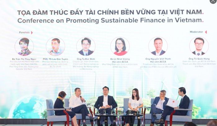  Các diễn giả trao đổi, thảo luận tại tọa đàm. Ảnh: Ngọc Anh 
