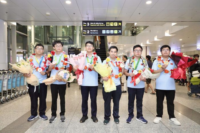 Cả 06 học sinh tham dự IMO 2026 đều đoạt huy chương. Ảnh: Bộ GD-ĐT