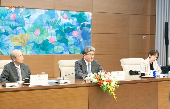 Quyền Tổng Thư ký Đảng Dân chủ tự do Nhật Bản Hagiuda Koichi phát biểu tại cuộc tiếp