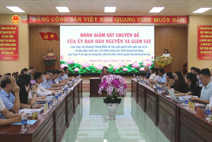 Quang cảnh buổi làm việc