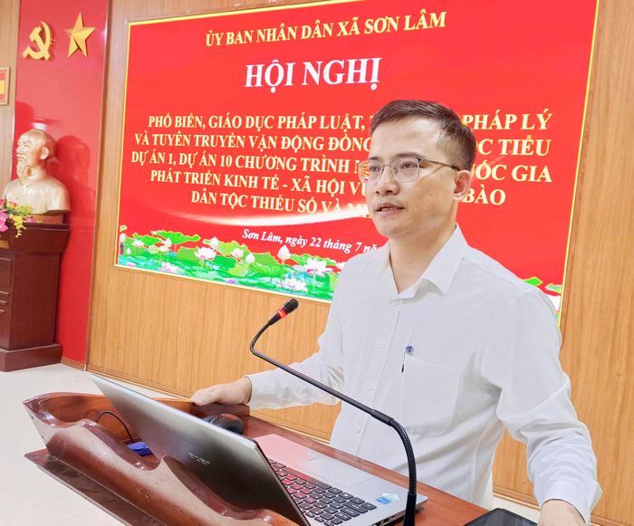 Tiến sĩ Nguyễn Văn Điều truyền đạt chuyên đề tại hội nghị