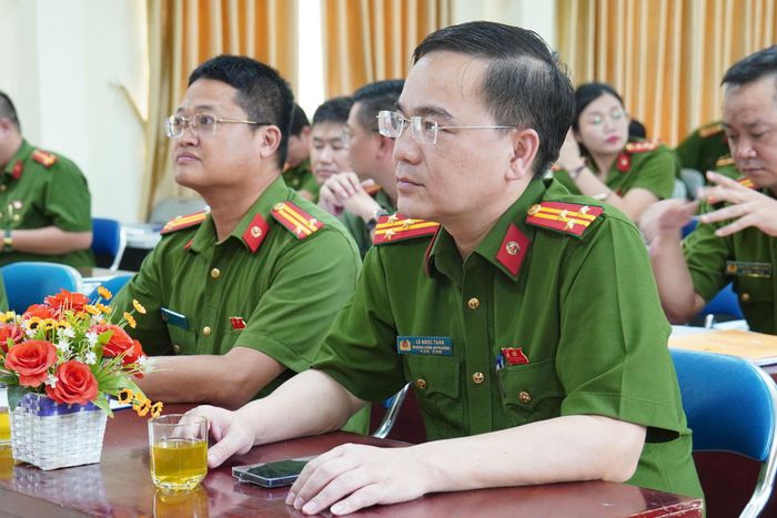 Các đại biểu tham dự chương trình.