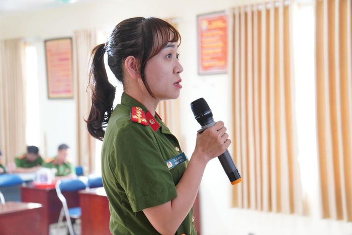 Kỹ năng giao tiếp, ứng xử được xác định là một yếu tố quan trọng góp phần xây dựng hình ảnh người cán bộ Công an nhân dân bản lĩnh, chuyên nghiệp, tận tụy, gần dân, trọng dân và vì Nhân dân phục vụ.