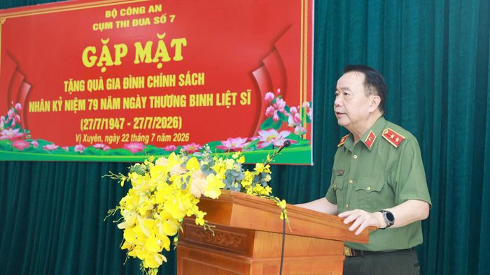 Thủ trưởng Cơ quan Ủy ban Kiểm tra Đảng ủy Công an Trung ương, Cụm trưởng Cụm Thi đua số 7 Trung tướng Nguyễn Văn Trung phát biểu tại buổi gặp mặt.