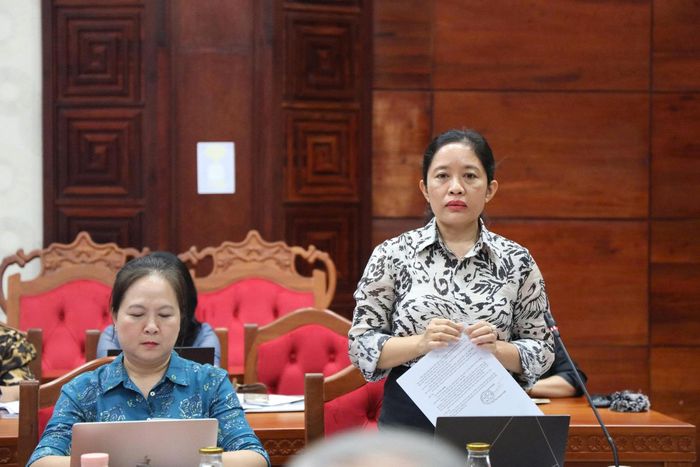 Giám đốc Sở Giáo dục và Đào tạo Lê Thị Thanh Xuân phát biểu tại cuộc họp