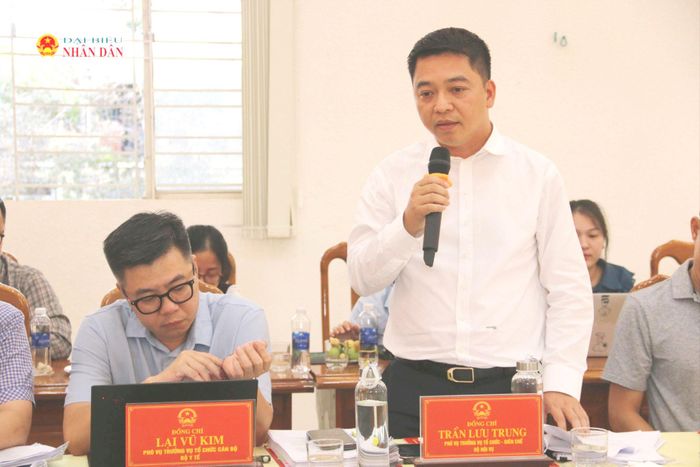 Phó Vụ trưởng Vụ Tổ chức - Biên chế , Bộ Nội vụ Trần Lưu Trung phát biểu
