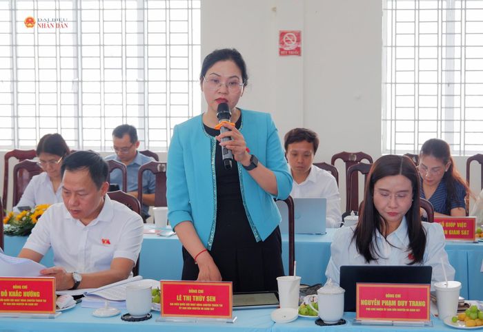 ĐBQH hoạt động chuyên trách tại Ủy ban Dân nguyện và Giám sát Lê Thị Thúy Sen phát biểu. Ảnh: Hoa Lê