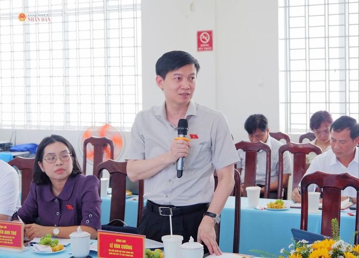 ĐBQH, Giám đốc Sở Y tế tỉnh Thanh Hóa Lê Văn Cường phát biểu. Ảnh: Hoa Lê