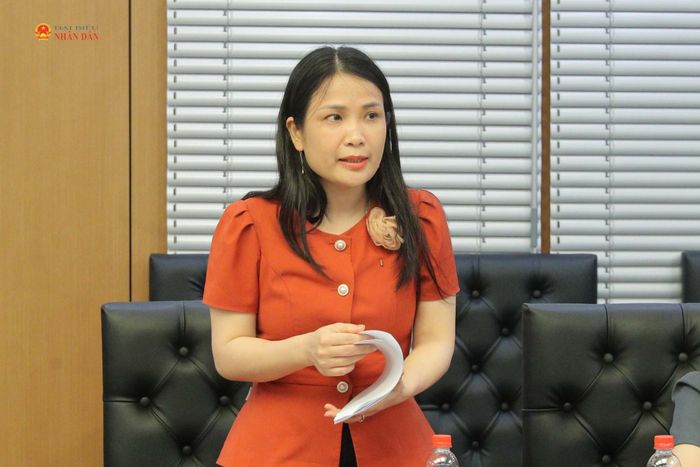 Phó Vụ trưởng Vụ Tổng hợp Nguyễn Thị Thơm phát biểu
