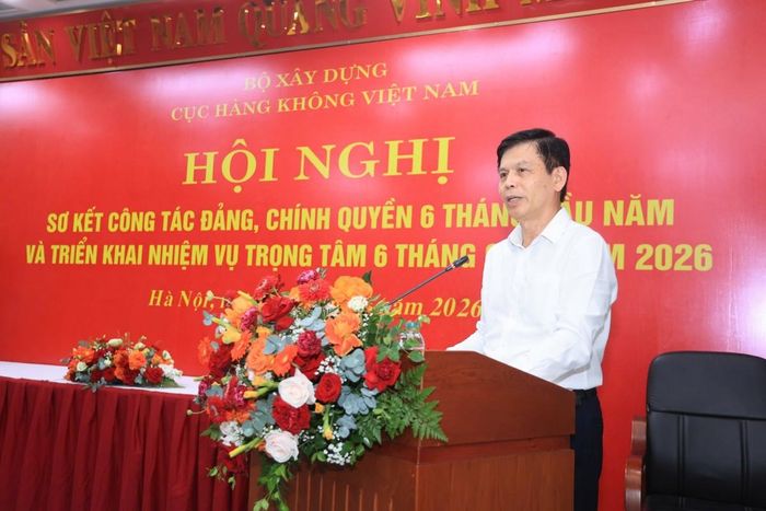 Thứ trưởng Bộ Xây dựng Lê Anh Tuấn phát biểu tại hội nghị. Ảnh: Cục Hàng không Việt Nam.