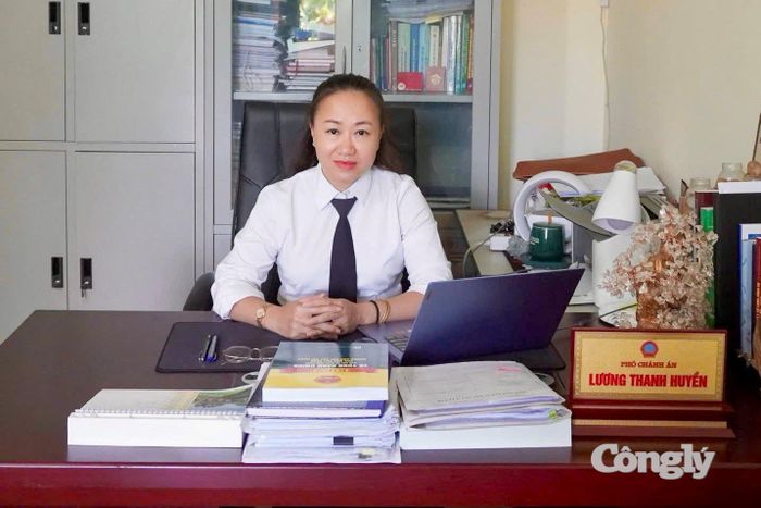 Thẩm phán Lương Thanh Huyền - Phó Chánh án TAND KV2 Tuyên Quang, Chủ tọa phiên tòa.
