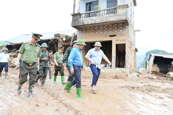 Bí thư Tỉnh ủy Lai Châu cùng đoàn công tác đã đến kiểm tra các khu vực bị ảnh hưởng ở Mường Than.
