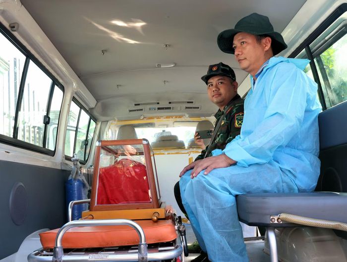 Hài cốt liệt sĩ Nguyễn Thị Út được đưa về Nghĩa trang Liệt sĩ TP Cần Thơ.