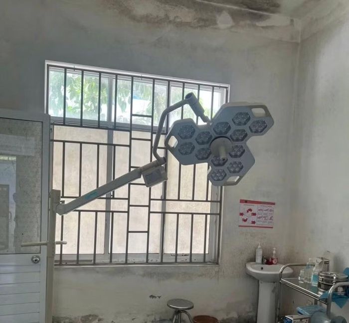 Nhiều thiết bị y tế được mua sắm nhưng không lâu nay không sử dụng.