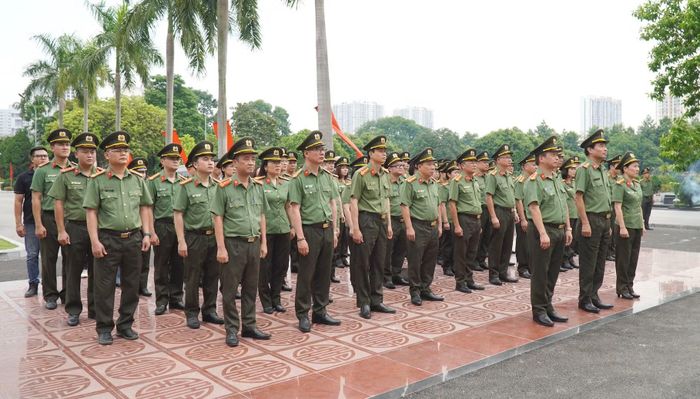 Hoạt động thể hiện truyền thống “Uống nước nhớ nguồn”, “Đền ơn đáp nghĩa”, nghĩa cử tri ân sâu sắc đến công lao của các Anh hùng liệt sĩ.