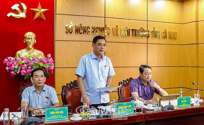 Đồng chí Hoàng Đình Liêm, Trưởng Ban Pháp chế, HĐND tỉnh, trưởng đoàn giám sát, phát biểu tại buổi làm việc.