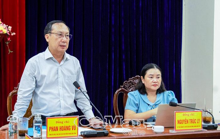 Đồng chí Phan Hoàng Vũ, Phó Chủ tịch HĐND tỉnh, phát biểu chỉ đạo tại buổi làm việc.