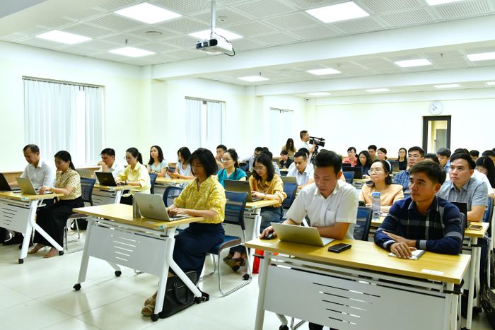 Các học viên tham gia Lớp giới thiệu tổng quát một số công cụ AI phố biến phục vụ hoạt động kiểm toán. Ảnh: N.Ly