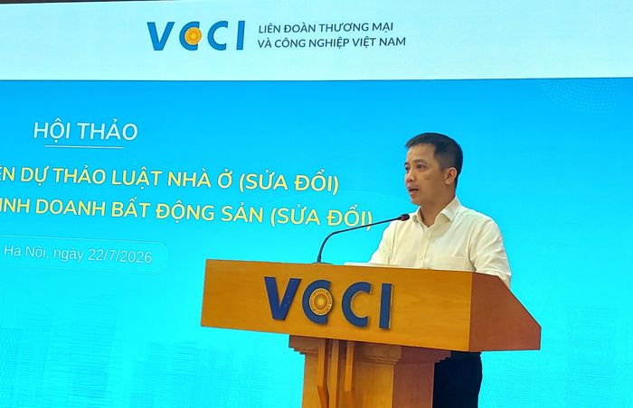 Ông Đậu Anh Tuấn - Phó Tổng Thư ký VCCI - phát biểu tại Hội thảo. Ảnh: D.Thiện