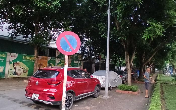 Ngoài sự vào cuộc của chính quyền địa phương, cần tạo sự thay đổi từ ý thức đến hành động của người dân trong việc lập lại trật tự đô thị . Ảnh: N.Lộc