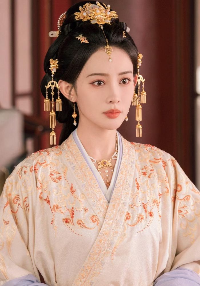 Khán giả khó nhận ra Mạnh Tử Nghĩa đang đóng vai nào vì tạo hình quá giống nhau. Ảnh: Weibo