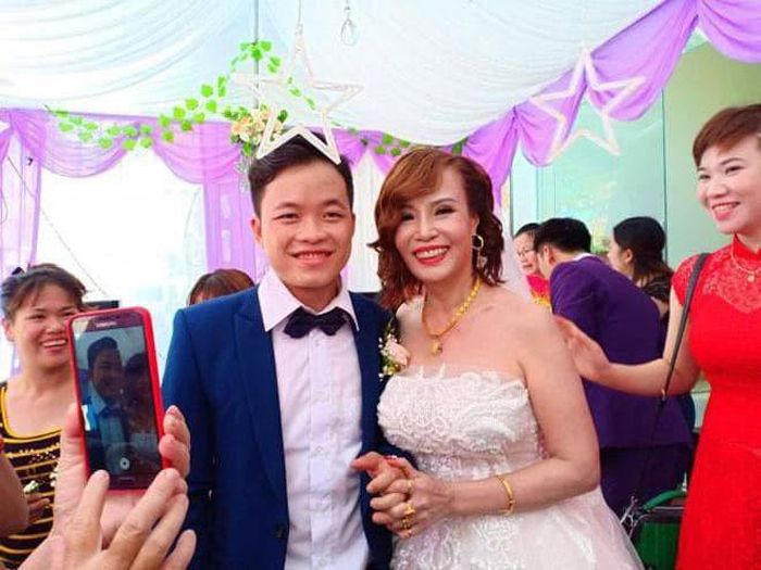 Thu Sao và Hoa Cương chia tay sau thời gian mặn nồng. Ảnh FBNV