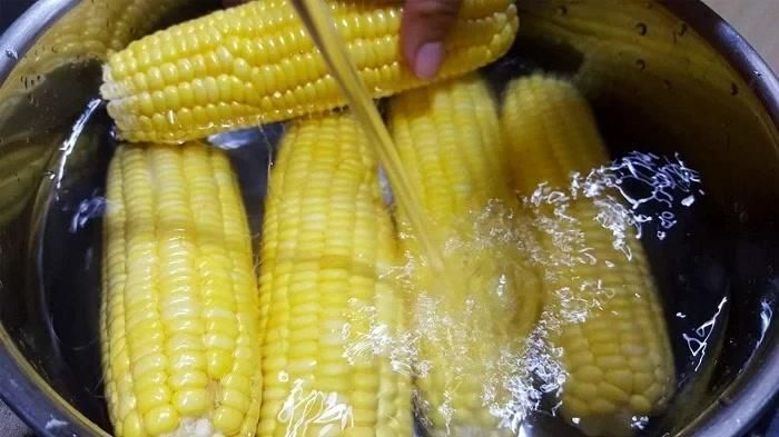 Ngô luộc là lựa chọn bữa sáng giàu dinh dưỡng và tốt cho sức khỏe. Ảnh minh họa