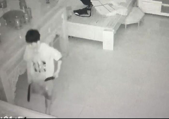Hình ảnh trích xuất từ camera gia đình về đối tượng gây án.