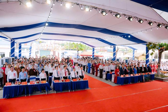  Lòng rạo rực trước lá cờ Tổ quốc linh thiêng như tiếp thêm "ngọn lửa" nhiệt huyết cho bao thế hệ thầy và trò Trường THCS Tiến Thịnh 