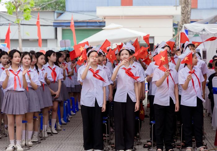  Đối với nhiều em học sinh đang theo học tại Trường THCS Tiến Thịnh thì ngày hôm nay sẽ là "dấu ấn không bao giờ quên" 