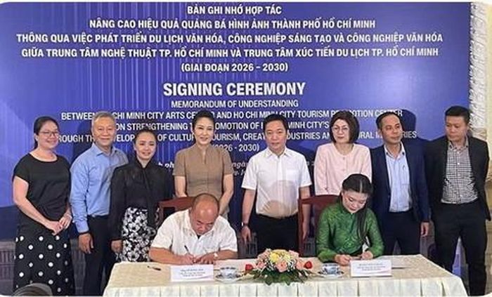 Đại diện hai trung tâm thực hiện ký kết
