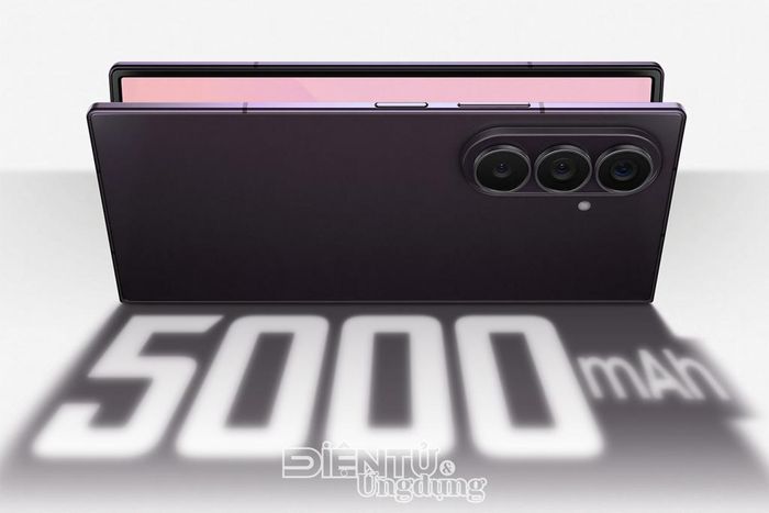 Một điểm nhấn đáng chú ý trên Galaxy Z Fold8 Ultra là vi xử lý Snapdragon 8 Elite Gen 5 for Galaxy cùng viên pin 5.000mAh giúp người dùng duy trì năng suất trong thời gian dài