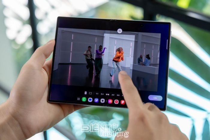 Có thể nói, sự kết hợp giữa các tỷ lệ màn hình này trên Galaxy Z Fold8 giúp người dùng tiếp nhận nội dung một cách tự nhiên nhất