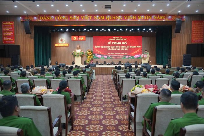 Toàn cảnh Lễ công bố Quyết định của Giám đốc Công an thành phố về công tác cán bộ