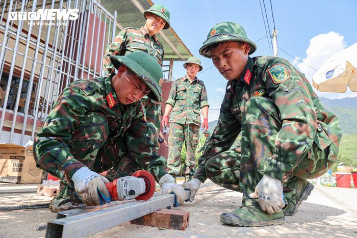 Ghi nhận của PV Báo Điện tử VTC News tại công trường, không khí thi công luôn khẩn trương.