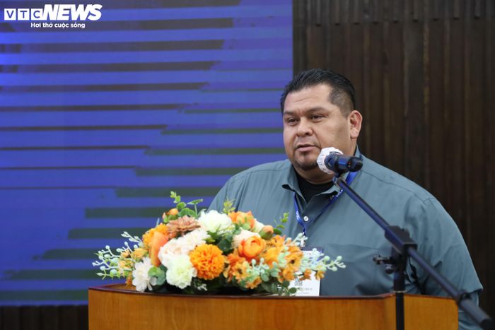 Ông Jorge Villalobos, Tổng Giám đốc Công ty Ultrasil LLC, Cố vấn cấp cao của Công ty CP Giải pháp Bán dẫn Ultrasil, chia sẻ về kế hoạch xây dựng nhà máy wafer tại Việt Nam. (Ảnh: Ngọc Duy)