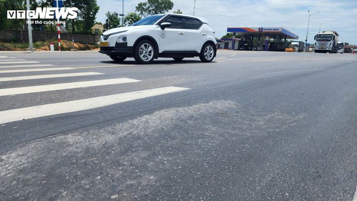 Trả lời PV Báo Điện tử VTC News, ông Nguyễn Văn Cường - Phó giám đốc Ban Quản lý dự án Đầu tư xây dựng công trình giao thông TP Huế (chủ đầu tư dự án) thừa nhận, hiện tượng hằn lún mặt đường trên dự án tỉnh lộ 15 tại nút giao với quốc lộ 1A tuyến tránh Huế xuất hiện sau khoảng 1 tuần thảm nhựa. Sau khi phát hiện, đơn vị thực hiện khoan lấy mẫu bê tông tuyến đường để tìm nguyên nhân hằn lún.