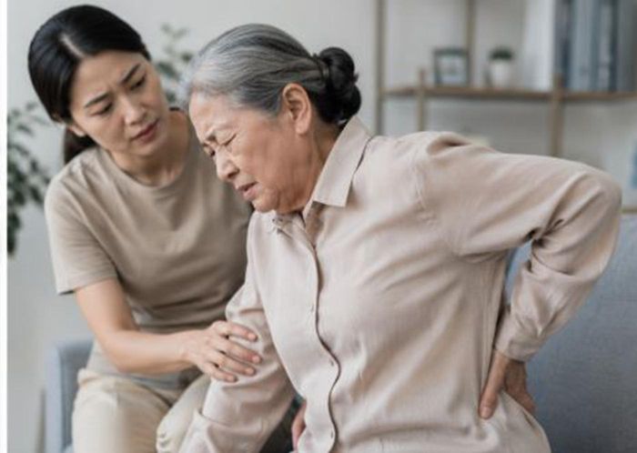 Con cháu nên chú ý tới những thay đổi nhỏ trong sinh hoạt hằng ngày (Ảnh minh họa)