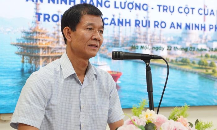 GS.TS. Hoàng Đình Phi, Hiệu trưởng Trường Quản trị và Kinh doanh. (Ảnh: VGP)