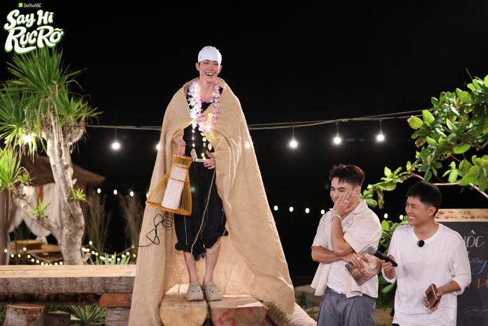 Cuộc thi “Tìm kiếm gương mặt đại diện đảo” với những màn hóa thân hài hước của dàn anh trai.