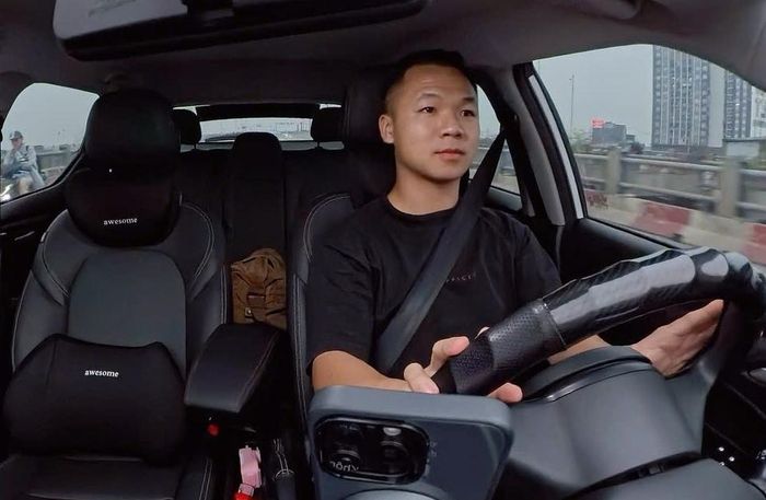 Hiện Ninh là tài xế taxi công nghệ. (Ảnh: NVCC)