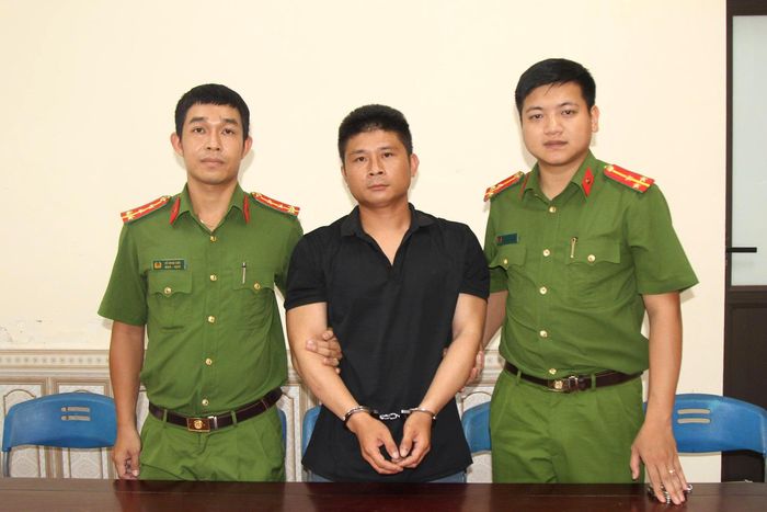 Đối tượng Quang Bính Tài tại Cơ quan Công an. (Ảnh Công an Nghệ An)