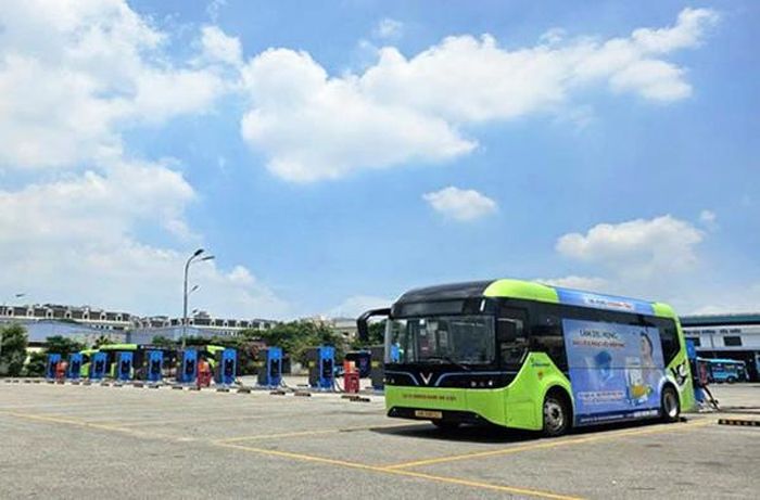 Khu vực trạm sạc xe buýt điện của Tổng công ty Vận tải Hà Nội. Ảnh: Đặng Tiến
