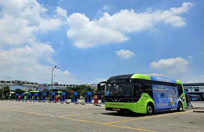 Khu vực trạm sạc xe buýt điện của Tổng công ty Vận tải Hà Nội. Ảnh: Đặng Tiến