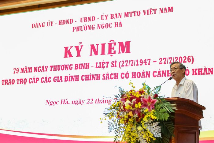 Ông Trần Minh Huân, đại diện người có công với cách mạng phát biểu tại buổi lễ. Ảnh: Duy Khánh