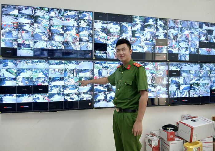 Trung tâm Điều hành hệ thống camera an ninh (trong đó có camera AI) tại Công an phường Thanh Liệt. Ảnh: Hoàng Quyết