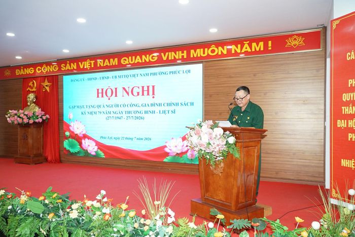 Ông Trần Hồng Minh, thương binh hạng 4/4, phát biểu tại hội nghị. Ảnh: Nguyễn Bình