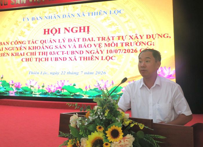 Phó Trưởng phòng Kinh tế Lê Công Hùng báo cáo tại hội nghị. Ảnh: TL