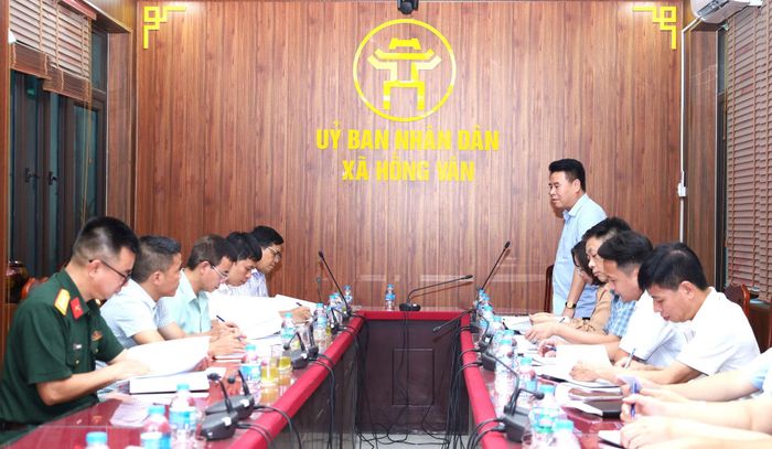 Đoàn công tác của thành phố Hà Nội kiểm tra công tác phòng, chống thiên tai theo phương châm “4 tại chỗ” tại xã Hồng Vân. Ảnh: Kim Nhuệ